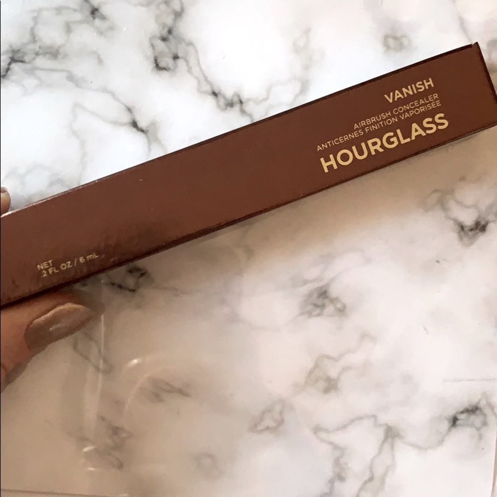 Hourglass airbrush concealer Shade Oat
